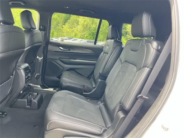 2025 Jeep Grand Cherokee L Laredo 17