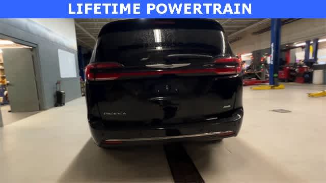 Thumbnail: 2026 Chrysler Pacifica - 7