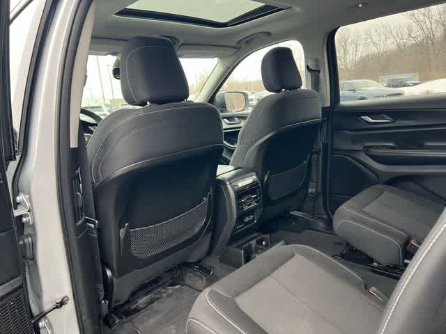 Thumbnail: 2023 Jeep Grand Cherokee - 16