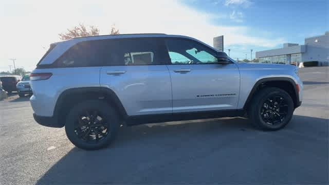 Thumbnail: 2025 Jeep Grand Cherokee - 9