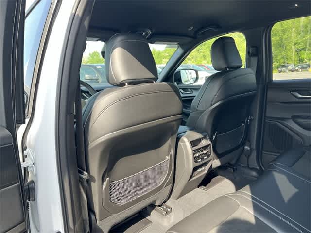 2025 Jeep Grand Cherokee Laredo 16