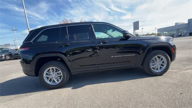 Thumbnail: 2025 Jeep Grand Cherokee - 9