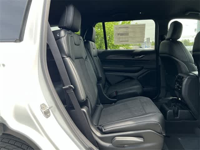 2025 Jeep Grand Cherokee L Laredo 18