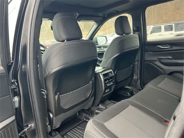 Thumbnail: 2024 Jeep Grand Cherokee - 16