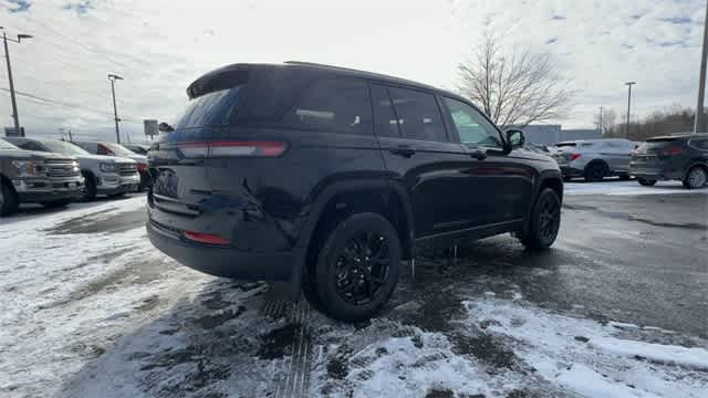 Thumbnail: 2025 Jeep Grand Cherokee - 8