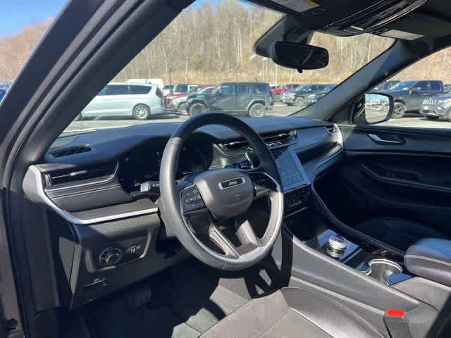 Thumbnail: 2023 Jeep Grand Cherokee - 10