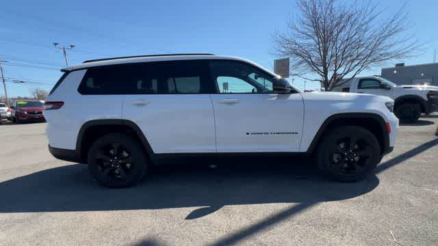 Thumbnail: 2023 Jeep Grand Cherokee - 9
