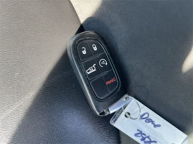 Thumbnail: 2019 Jeep Cherokee - 25
