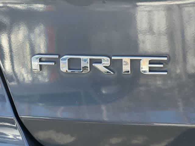 Thumbnail: 2016 Kia Forte - 11