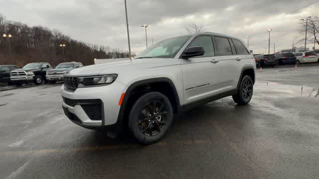 Thumbnail: 2026 Jeep Grand Cherokee - 4