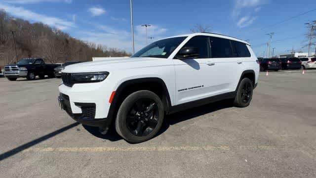 Thumbnail: 2023 Jeep Grand Cherokee - 4