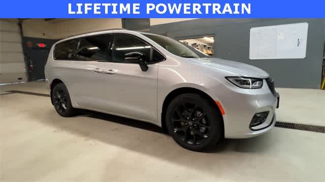 Thumbnail: 2026 Chrysler Pacifica - 2