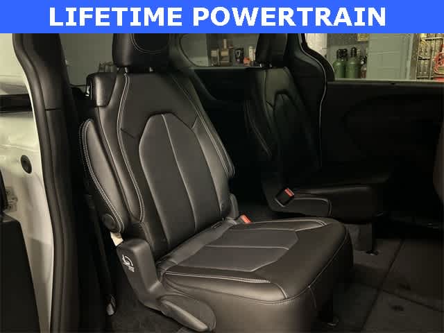 Thumbnail: 2026 Chrysler Pacifica - 18