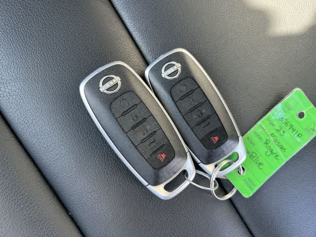 Thumbnail: 2023 Nissan Rogue - 25