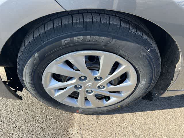 Thumbnail: 2017 Hyundai Elantra - 12