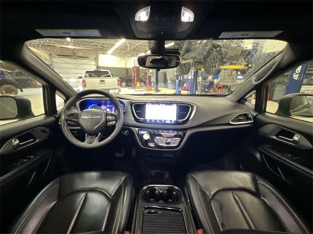 Thumbnail: 2023 Chrysler Pacifica - 14