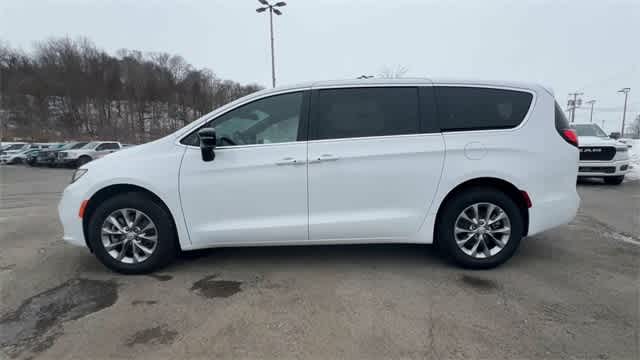 Thumbnail: 2026 Chrysler Pacifica - 5