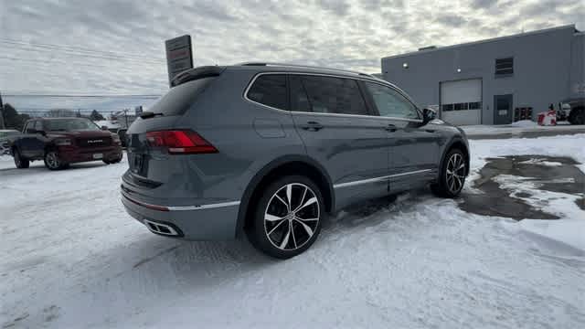 Thumbnail: 2022 Volkswagen Tiguan - 8