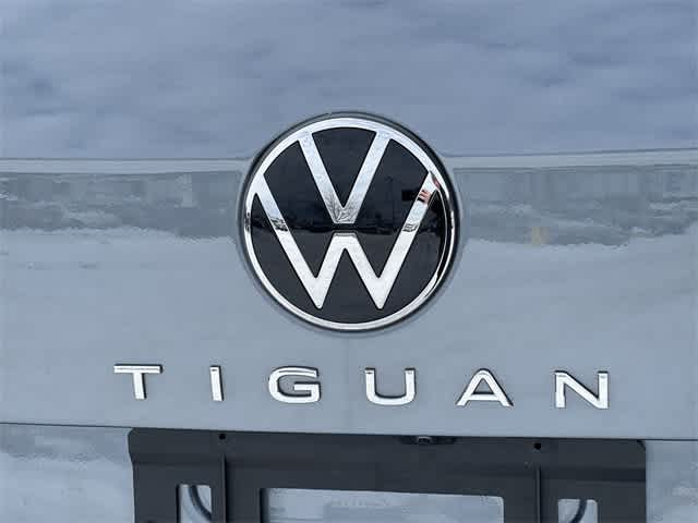 Thumbnail: 2022 Volkswagen Tiguan - 11