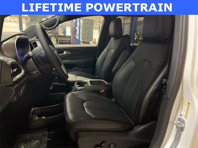 Thumbnail: 2026 Chrysler Pacifica - 15