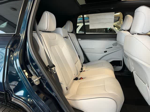 Thumbnail: 2025 Jeep Wagoneer S - 14