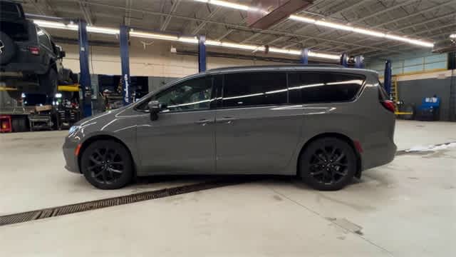 Thumbnail: 2023 Chrysler Pacifica - 5