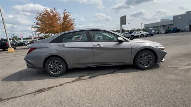 Thumbnail: 2024 Hyundai Elantra - 9