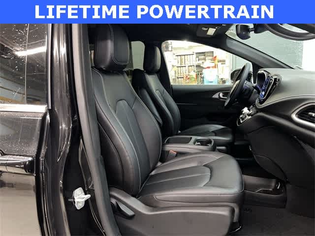 Thumbnail: 2026 Chrysler Pacifica - 19