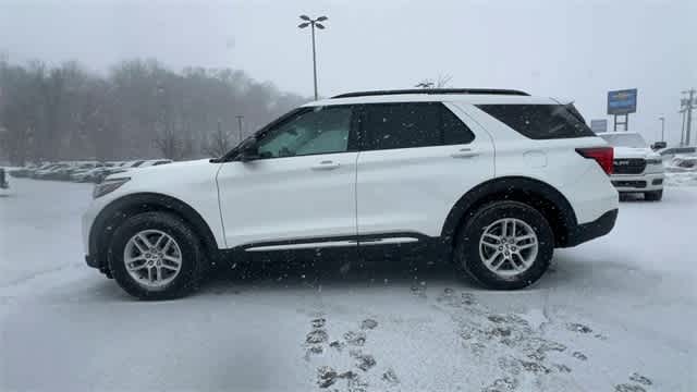 Thumbnail: 2025 Ford Explorer - 5