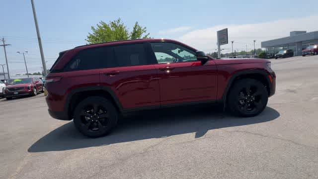 Thumbnail: 2023 Jeep Grand Cherokee - 9