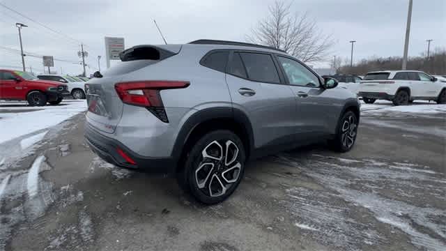Thumbnail: 2024 Chevrolet Trax - 8