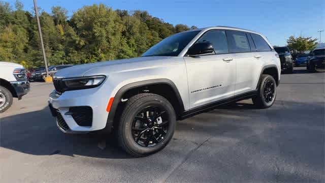 Thumbnail: 2025 Jeep Grand Cherokee - 4