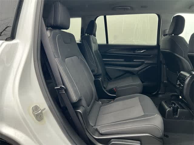 Thumbnail: 2023 Jeep Grand Cherokee - 18