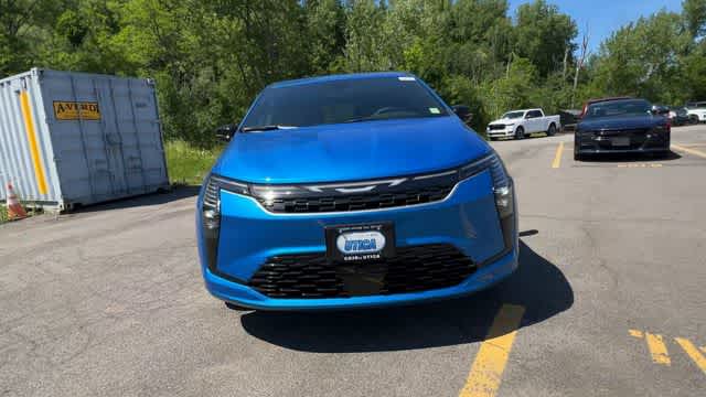 Thumbnail: 2027 Chrysler Pacifica - 3