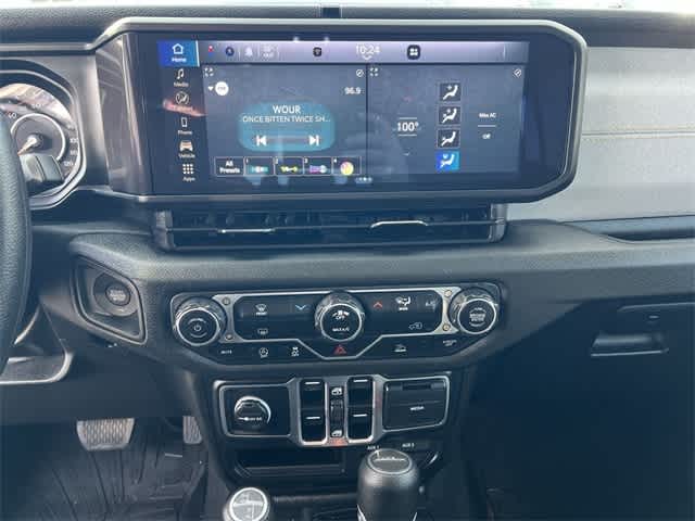 Thumbnail: 2025 Jeep Gladiator - 21