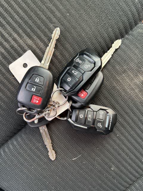 Thumbnail: 2018 Toyota RAV4 - 21