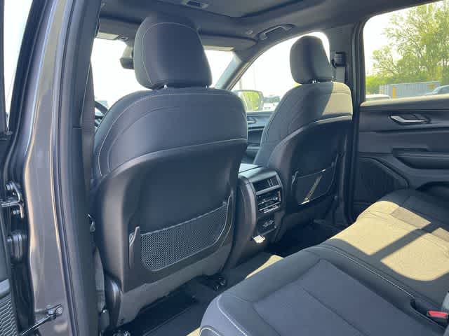 Thumbnail: 2026 Jeep Grand Cherokee - 24