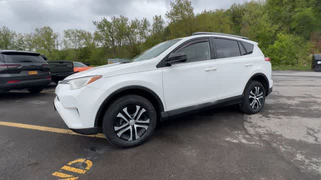 Thumbnail: 2018 Toyota RAV4 - 4