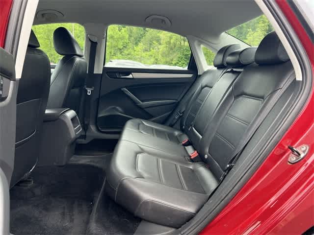 2015 Volkswagen Passat Wolfsburg Edition 17
