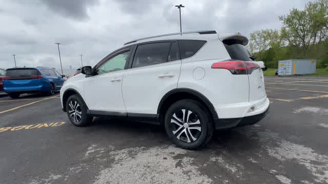 Thumbnail: 2018 Toyota RAV4 - 6