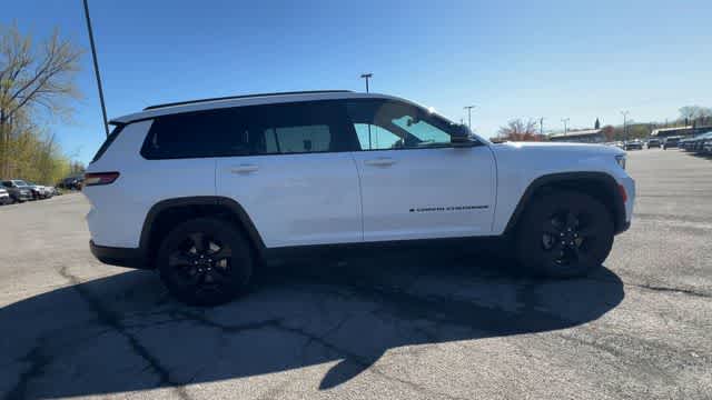 Thumbnail: 2022 Jeep Grand Cherokee L - 8