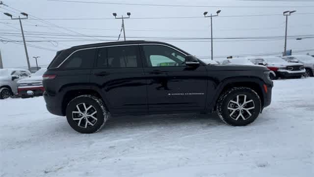 Thumbnail: 2024 Jeep Grand Cherokee - 9