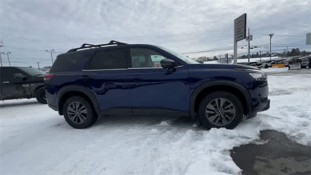 Thumbnail: 2022 Nissan Pathfinder - 9