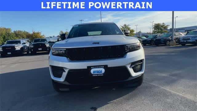 Thumbnail: 2025 Jeep Grand Cherokee - 3