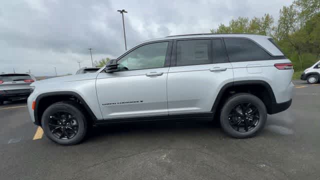 Thumbnail: 2026 Jeep Grand Cherokee - 5
