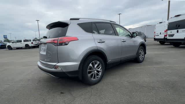 Thumbnail: 2018 Toyota RAV4 - 7
