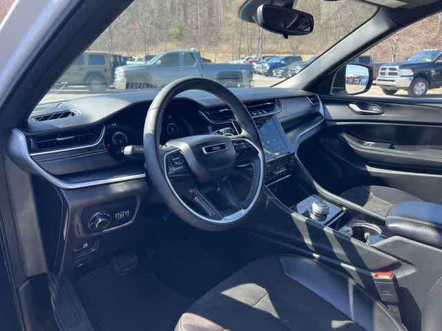 Thumbnail: 2023 Jeep Grand Cherokee - 10