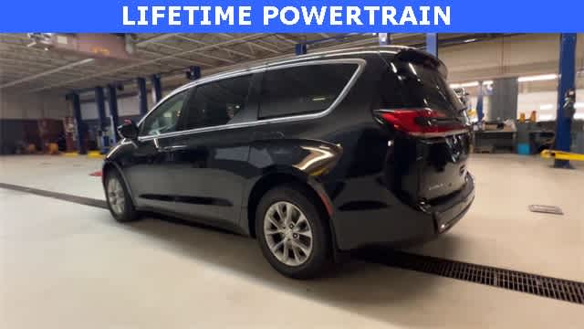 Thumbnail: 2026 Chrysler Pacifica - 6