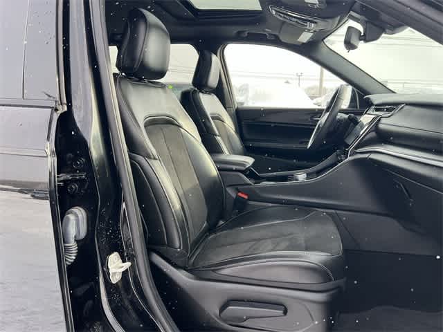 Thumbnail: 2023 Jeep Grand Cherokee - 19