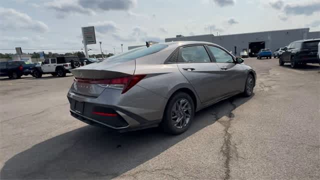 Thumbnail: 2024 Hyundai Elantra - 8